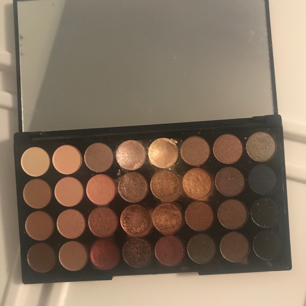 Makeup revolution flawless palette